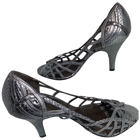 Elegant Silver Strappy Heels. Size 8.5 - Picture 2 of 4